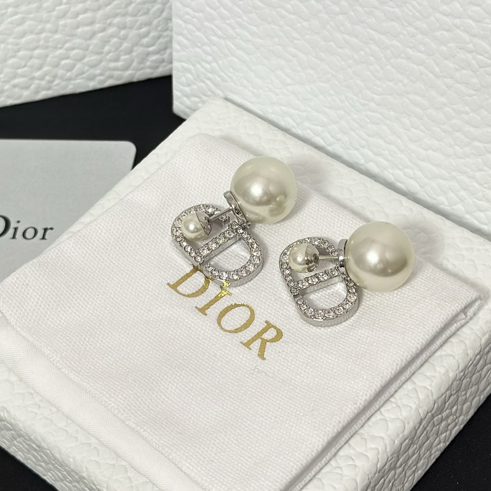 Dior Sweet CD Pearl Stud Earrings - Best Replica Jewelry™