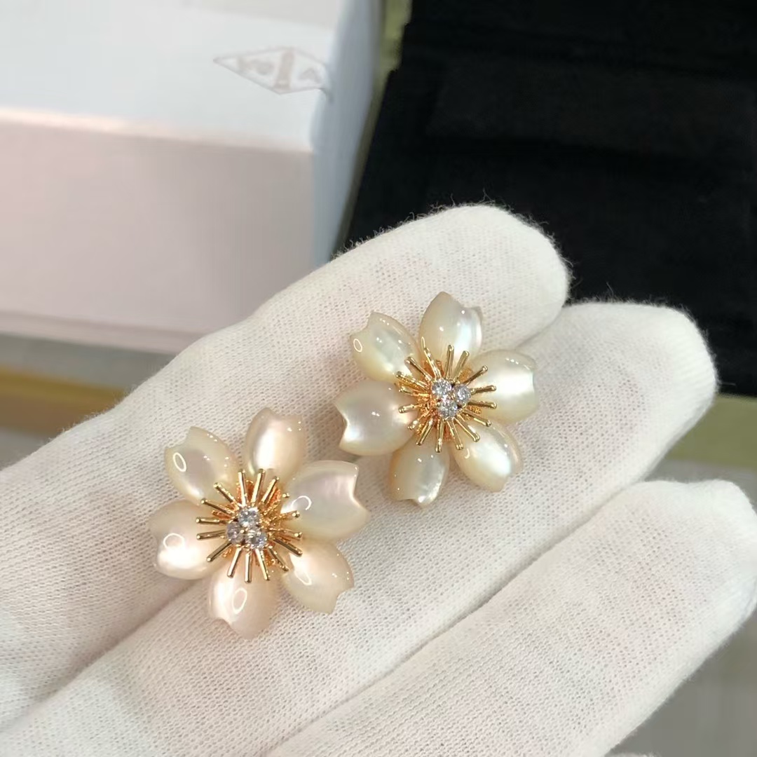VCA Rose de Noël Christmas Earrings - Best Replica Jewelry™