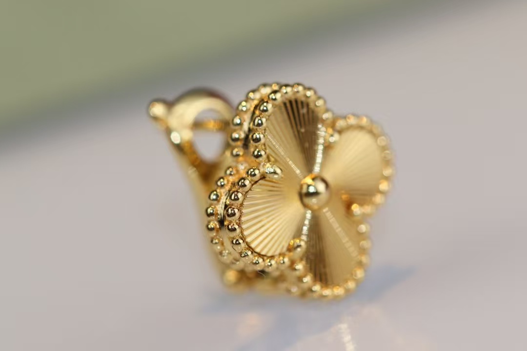 VCA Vintage Alhambra Earrings - Best Replica Jewelry™