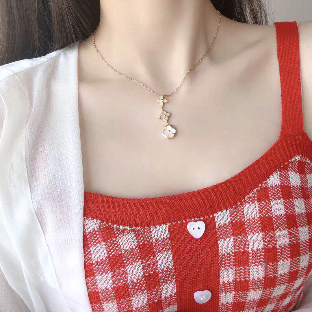 Louis Vuitton White Mother of Pearl 3 Blossom Flowers Necklace - Best Replica Jewelry™