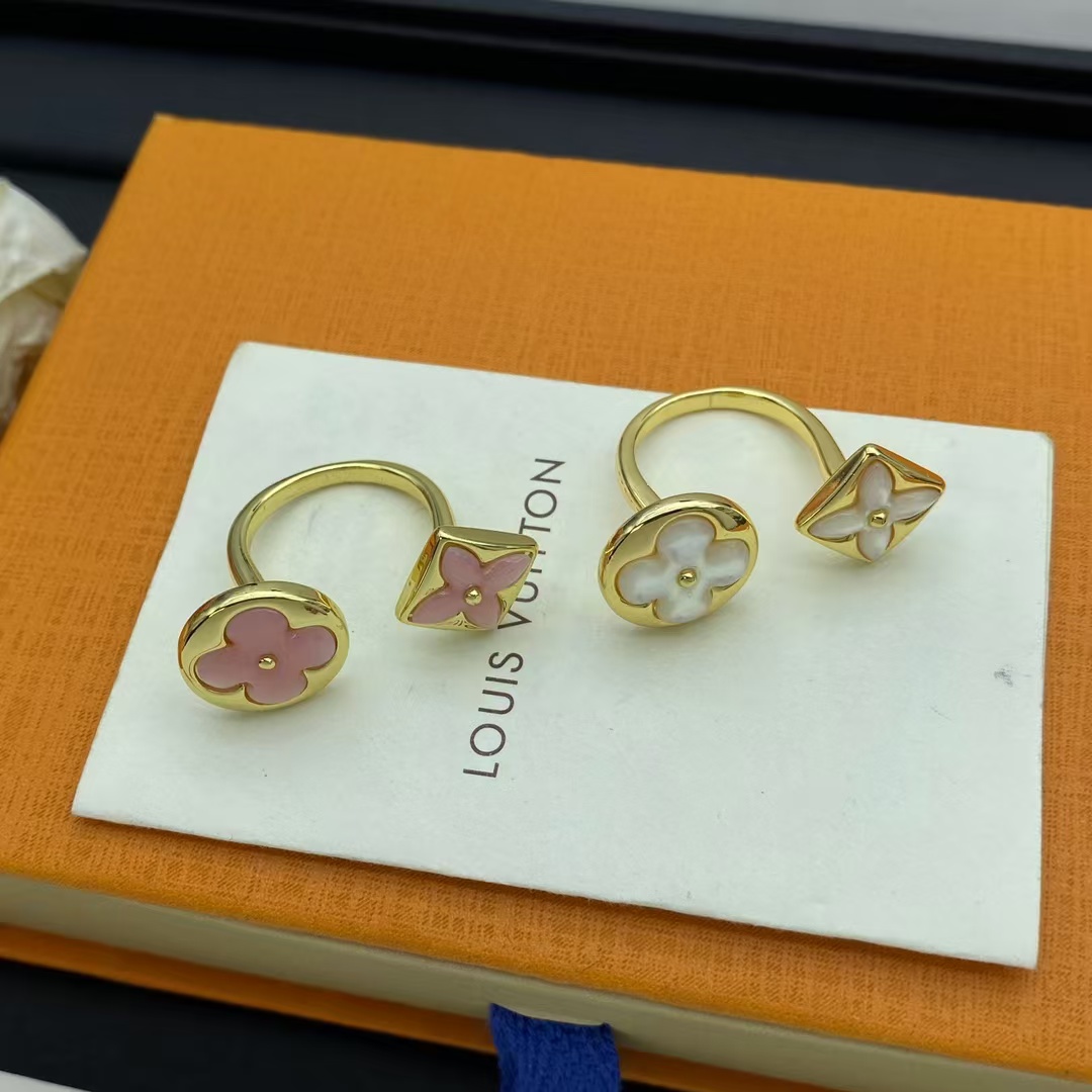 Louis Vuitton Classic Ring - Best Replica Jewelry™