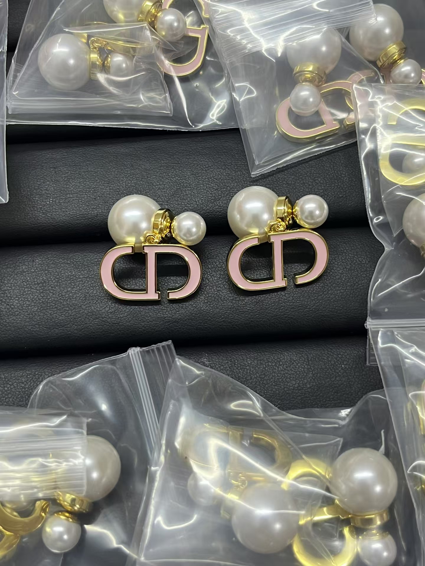 Dior Enamel CD Dangle Pearl Earrings - Best Replica Jewelry™