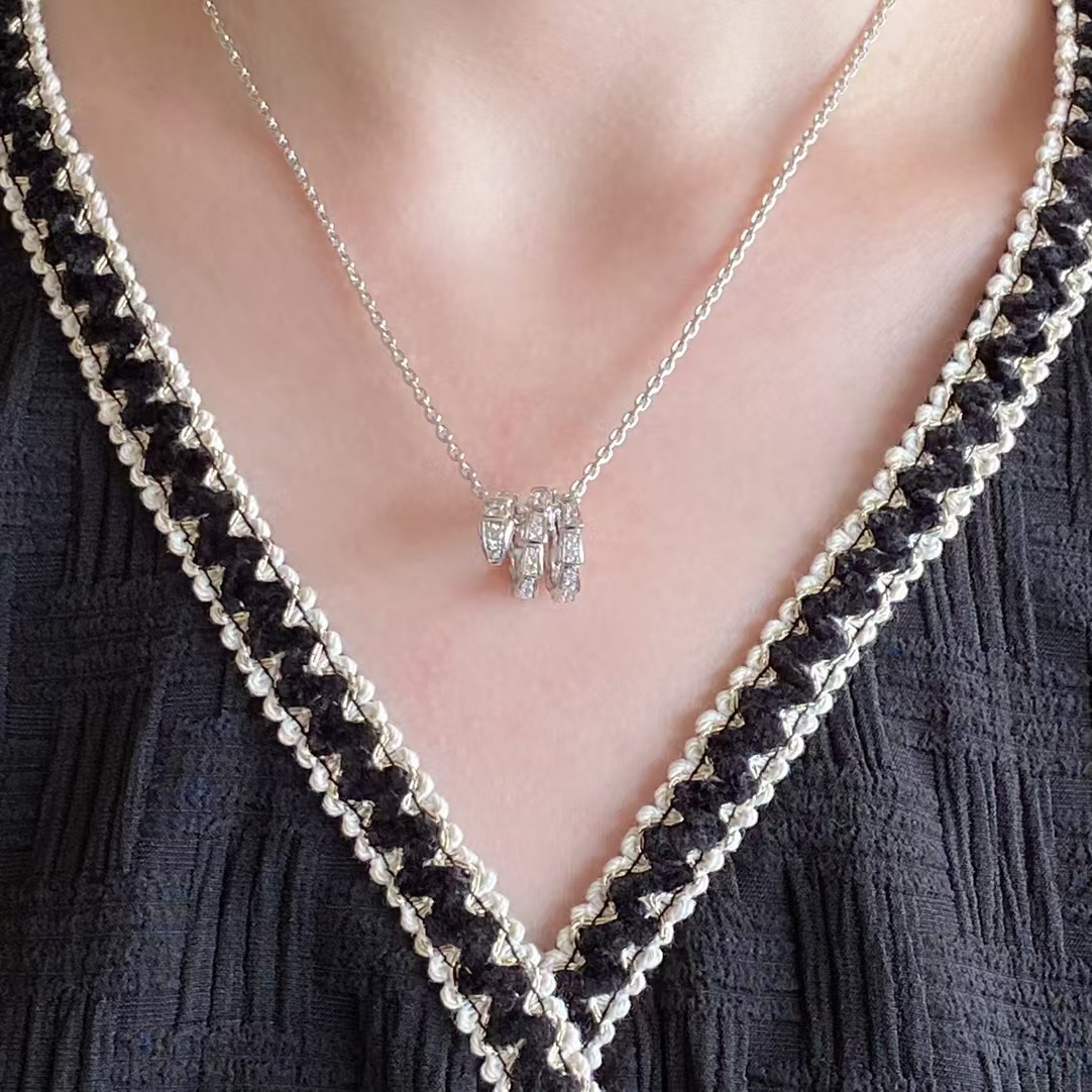 Bvlgari Serpenti Viper Necklace - Full Diamond - Best Replica Jewelry™
