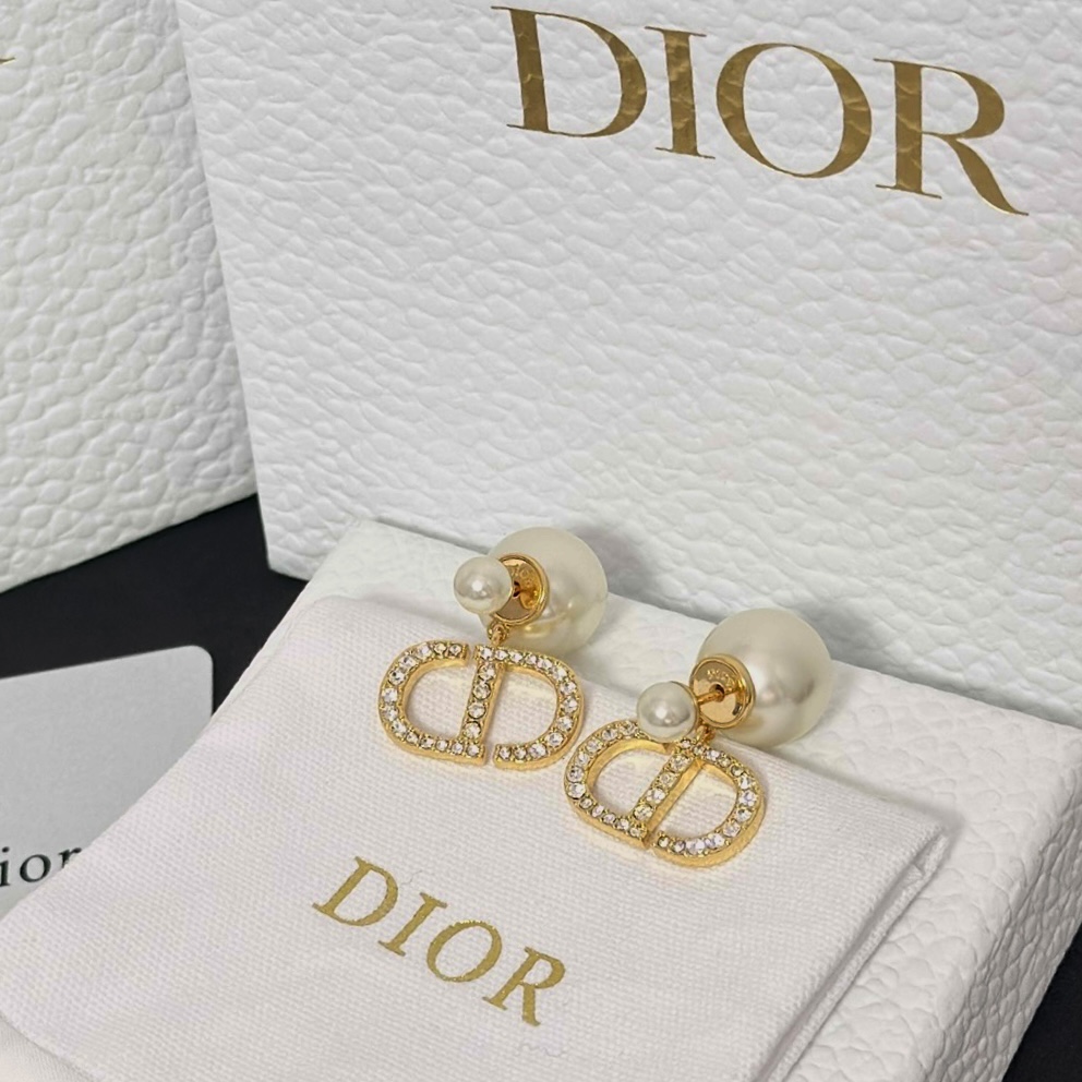 Dior Sweet CD Pearl Stud Earrings - Best Replica Jewelry™