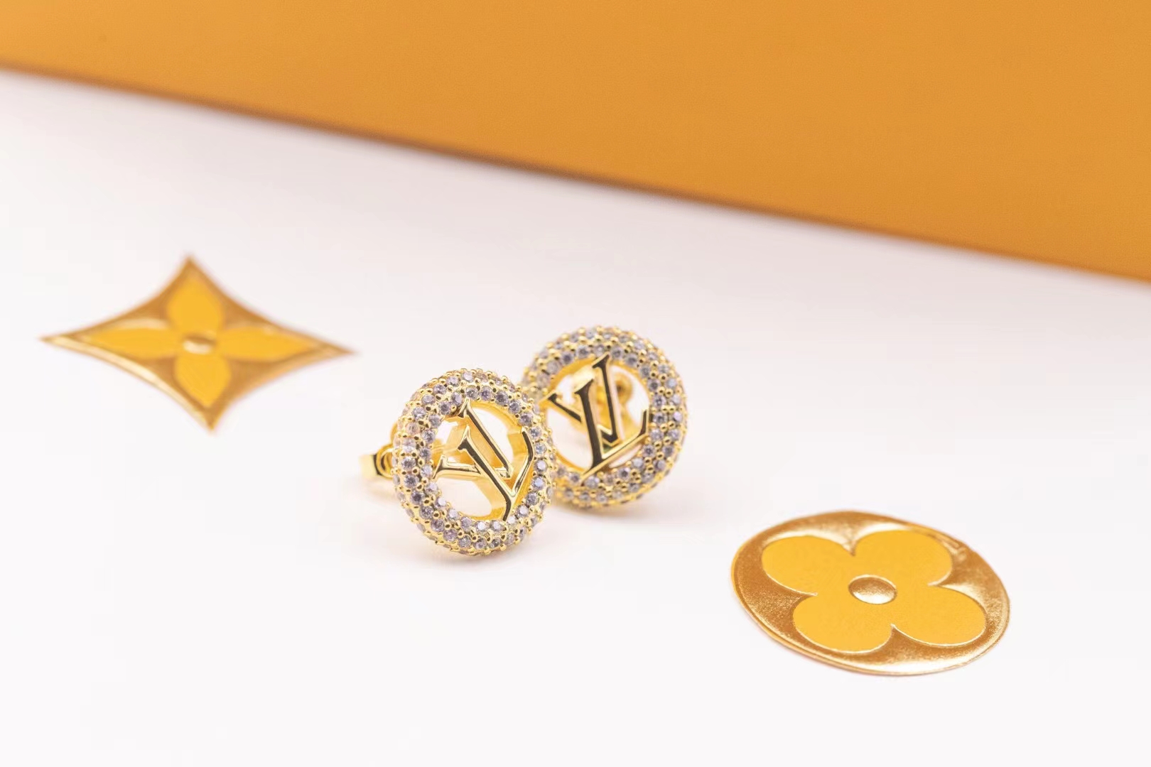 Louis Vuitton Diamond Paved Round Stud Earrings - Best Replica Jewelry™