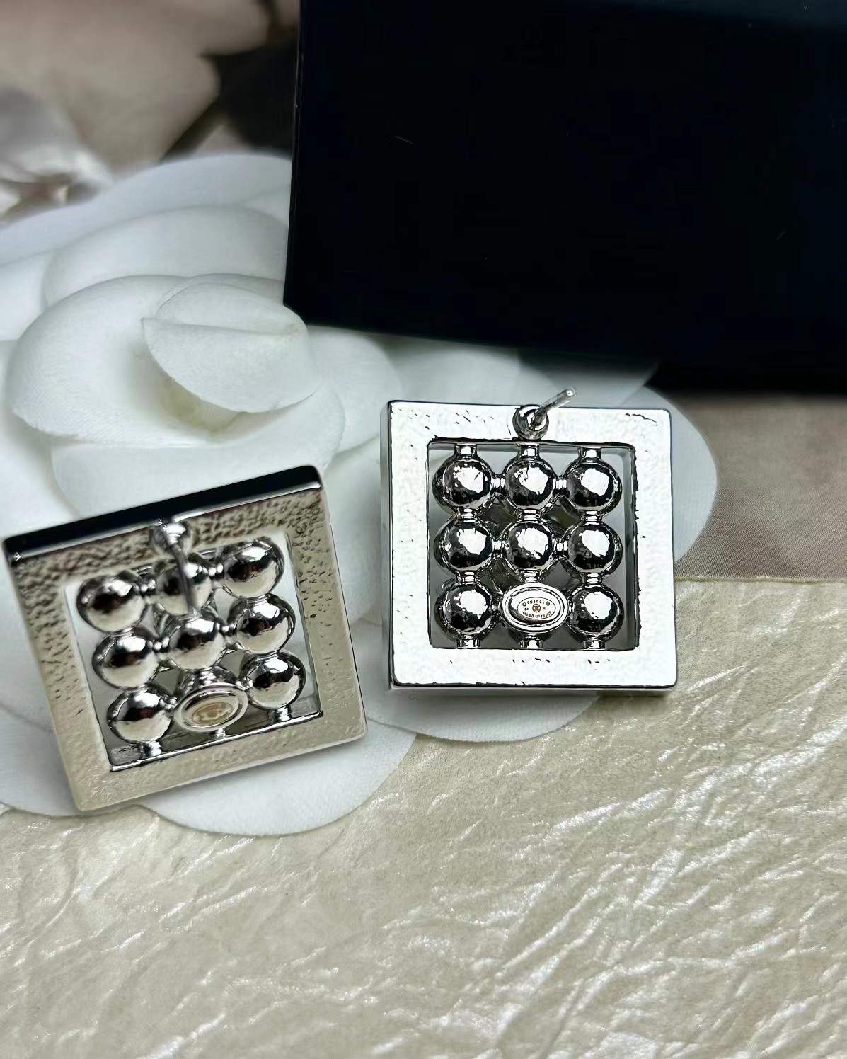 Chanel Square Diamond and Pearl Earrings - Best Replica Jewelry™
