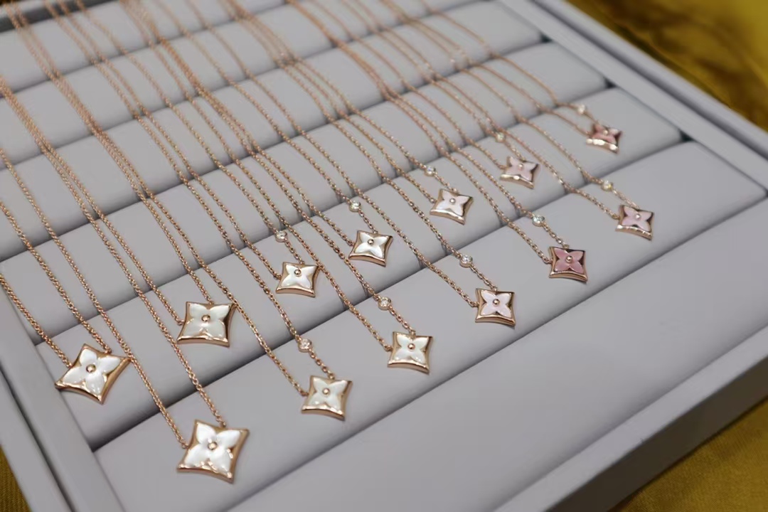 Louis Vuitton Color Blossom BB Star Pendant Necklaces - Best Replica Jewelry™