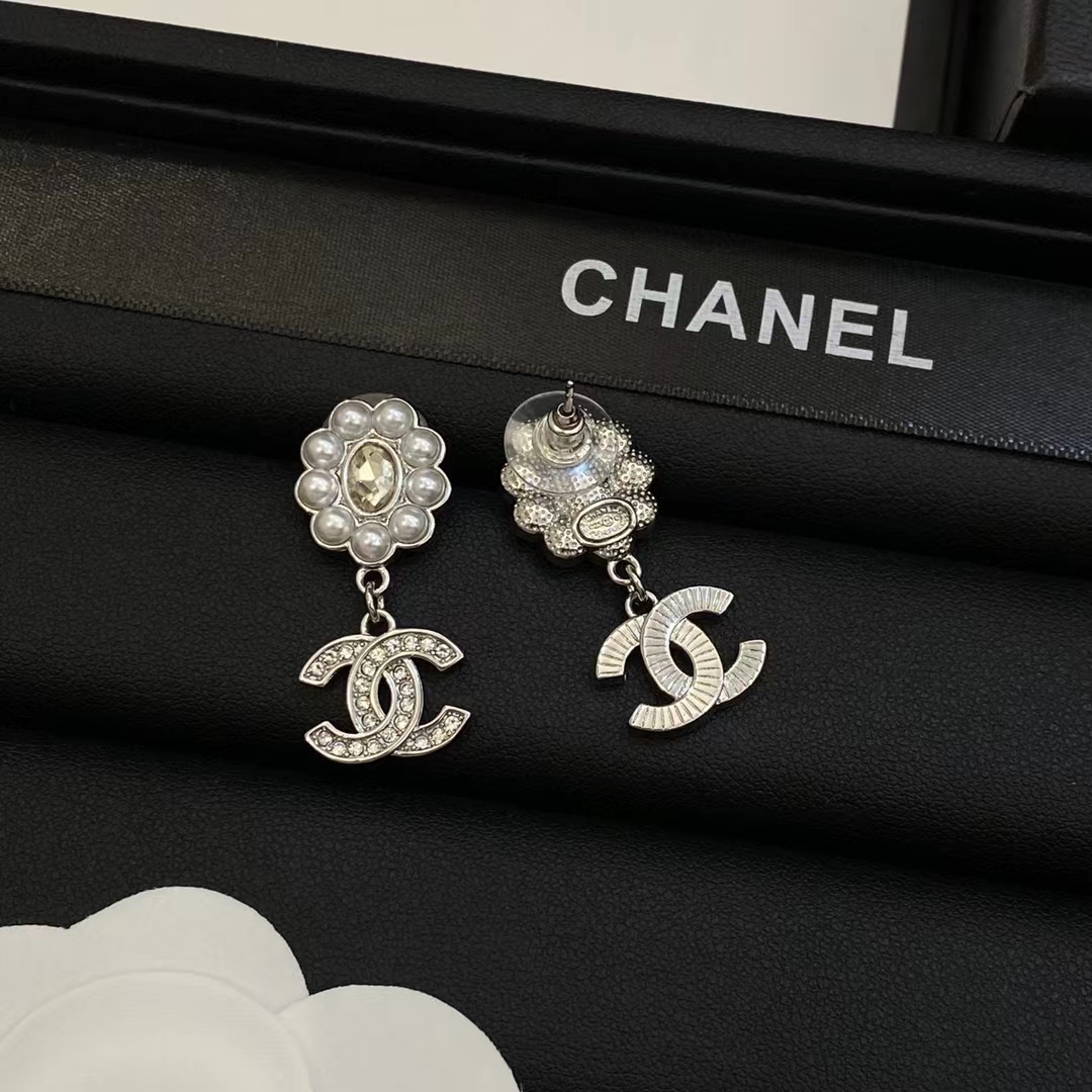 Chanel Pearl Flower Stud Earrings - Best Replica Jewelry™