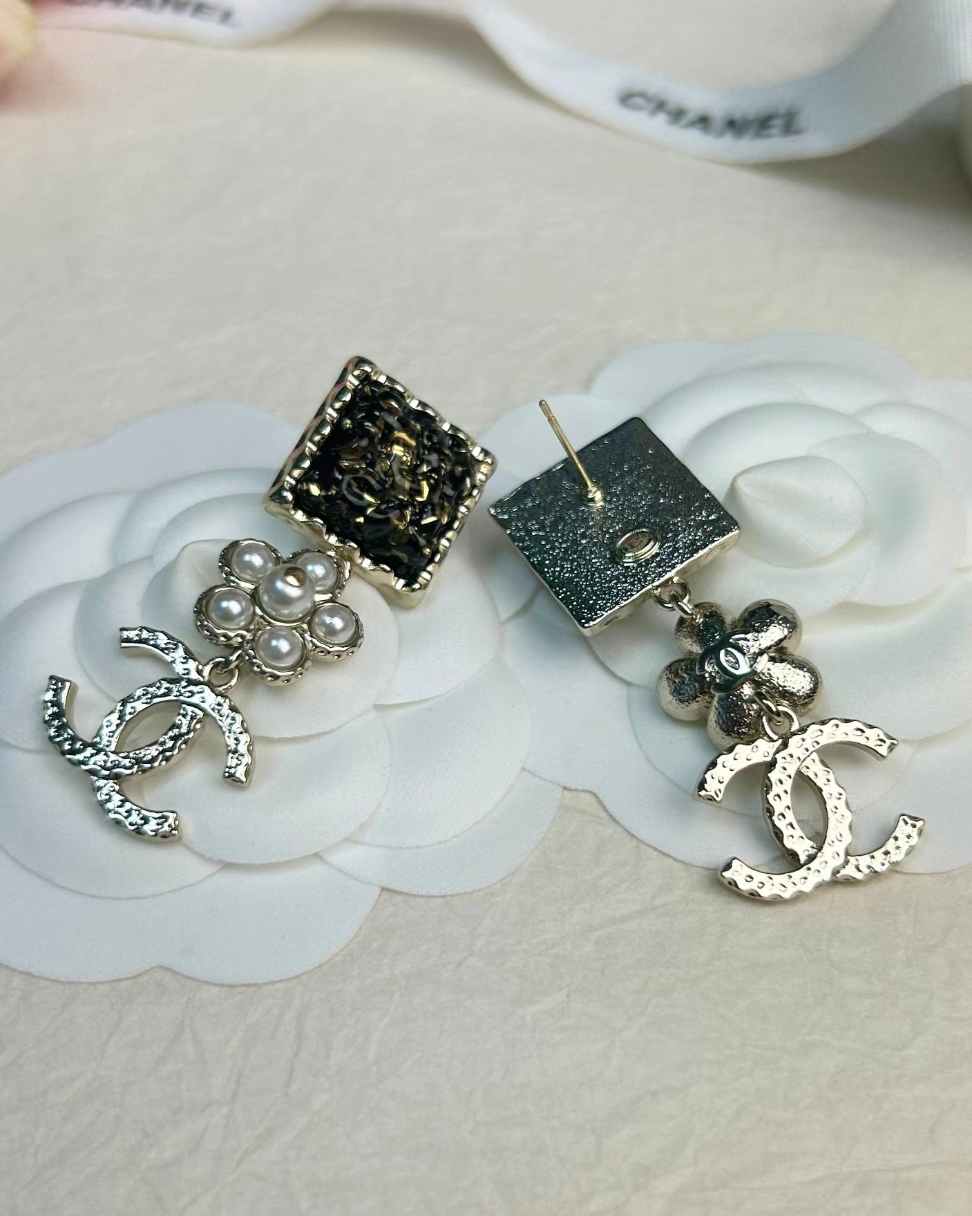 Chanel Pearl Flower Double C Dangle Earrings - Best Replica Jewelry™