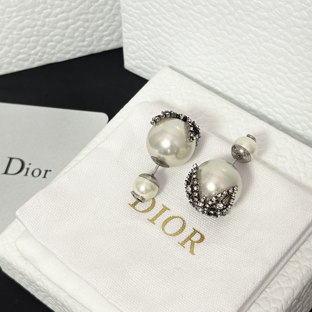 Dior Butterfly Paved on Pearl Stud Earrings - Best Replica Jewelry™