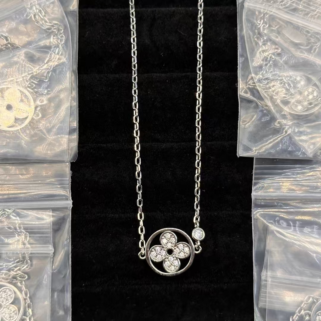 Louis Vuitton Blossom Sun Necklace - Best Replica Jewelry™