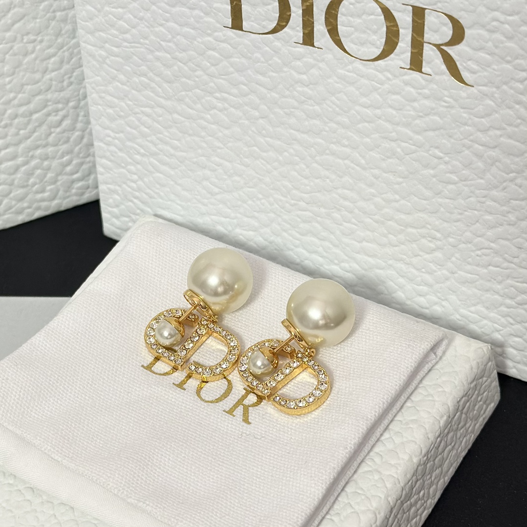 Dior Sweet CD Pearl Stud Earrings - Best Replica Jewelry™