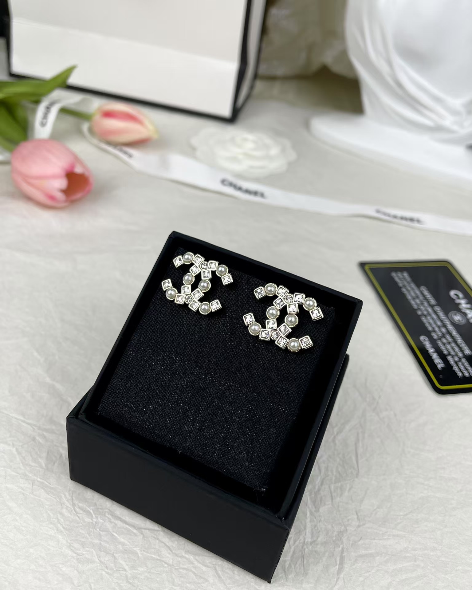 Chanel Pearl and Diamond Paved Earring Stud - Best Replica Jewelry™