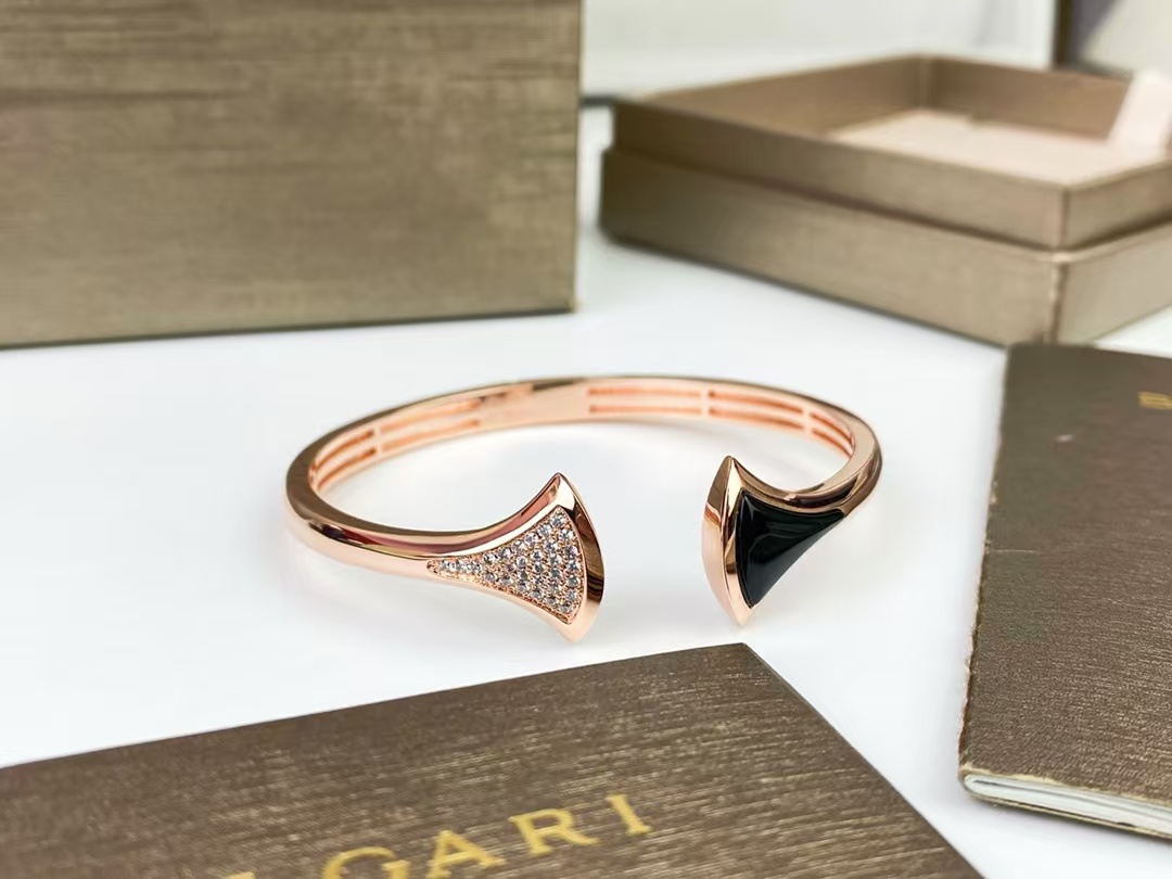 Bvlgari Divas' Dream Open Cuff Bangle Bracelet in Rose Gold - Best Replica Jewelry™