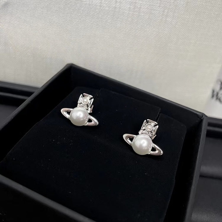 Vivienne Westwood Pearl Stud Saturn Earrings - Best Replica Jewelry™