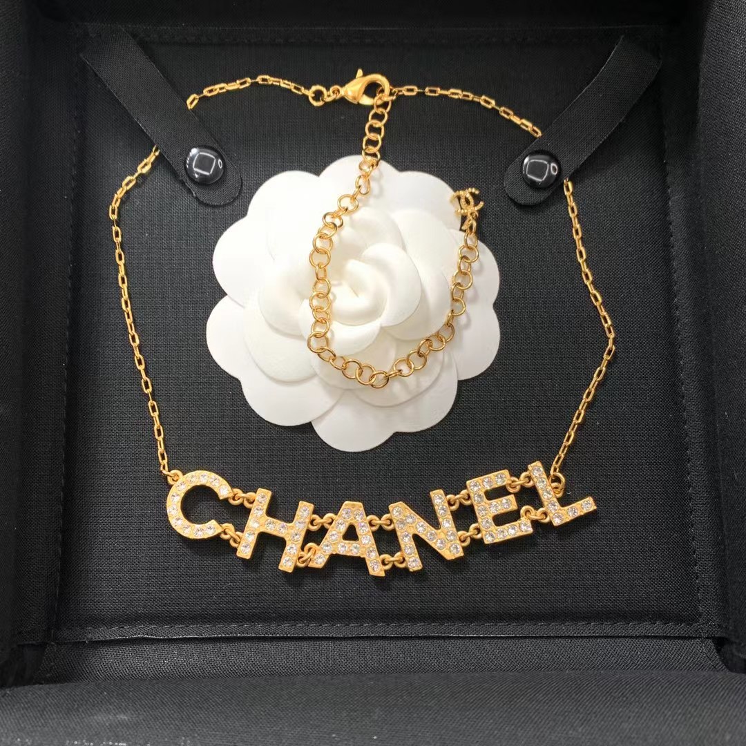 Chanel Gold Color Letter Pendant Necklace - Best Replica Jewelry™