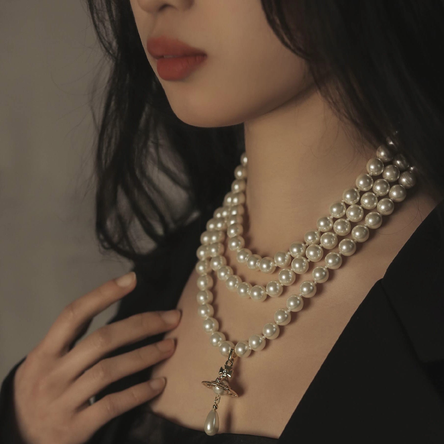 Vivienne Westwood Teardrop Saturn Three Row Pearl Necklace - Best Replica Jewelry™