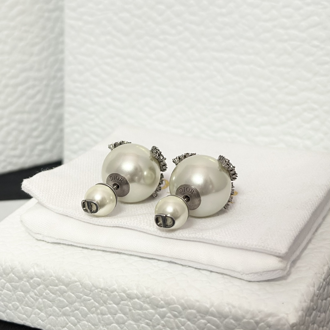 Dior Butterfly Paved on Pearl Stud Earrings - Best Replica Jewelry™