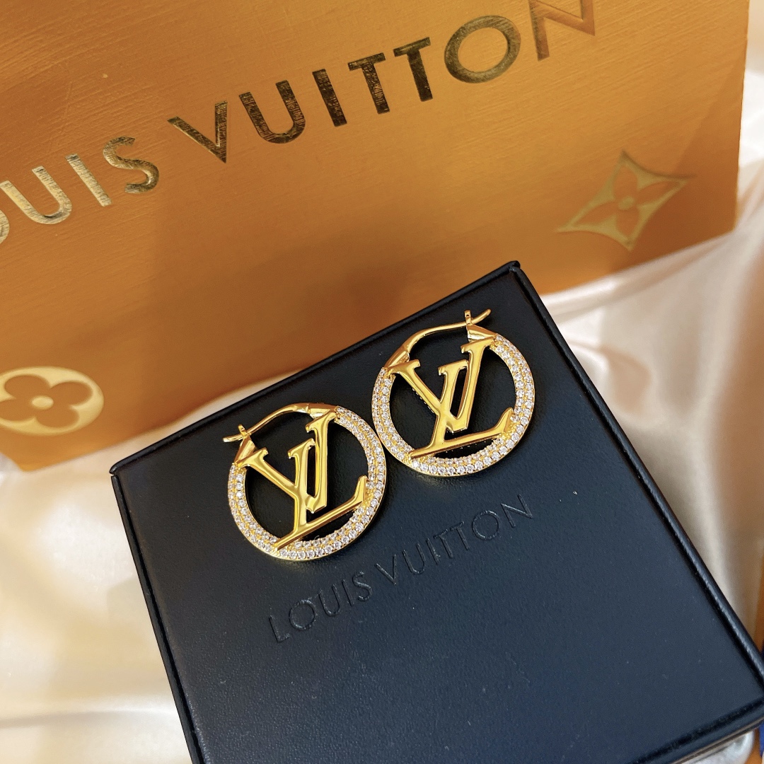Louis Vuitton Letter Round Stud Earrings - Best Replica Jewelry™