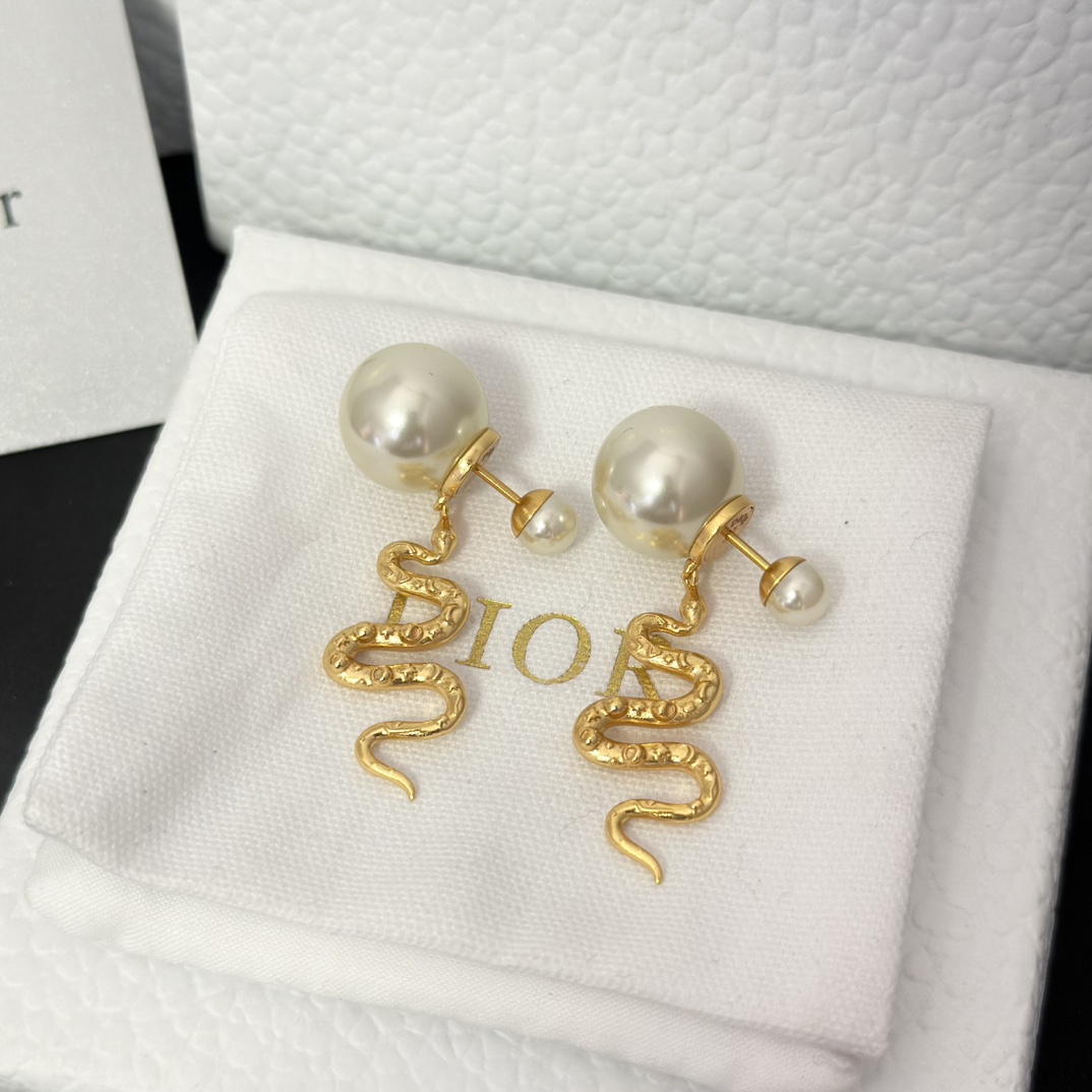 2025 Dior Dragon Pearl Earrings - Best Replica Jewelry™