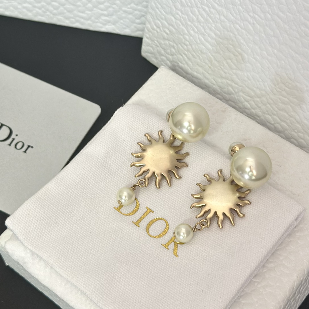 Dior Sun Face Pearl Earrings - Best Replica Jewelry™
