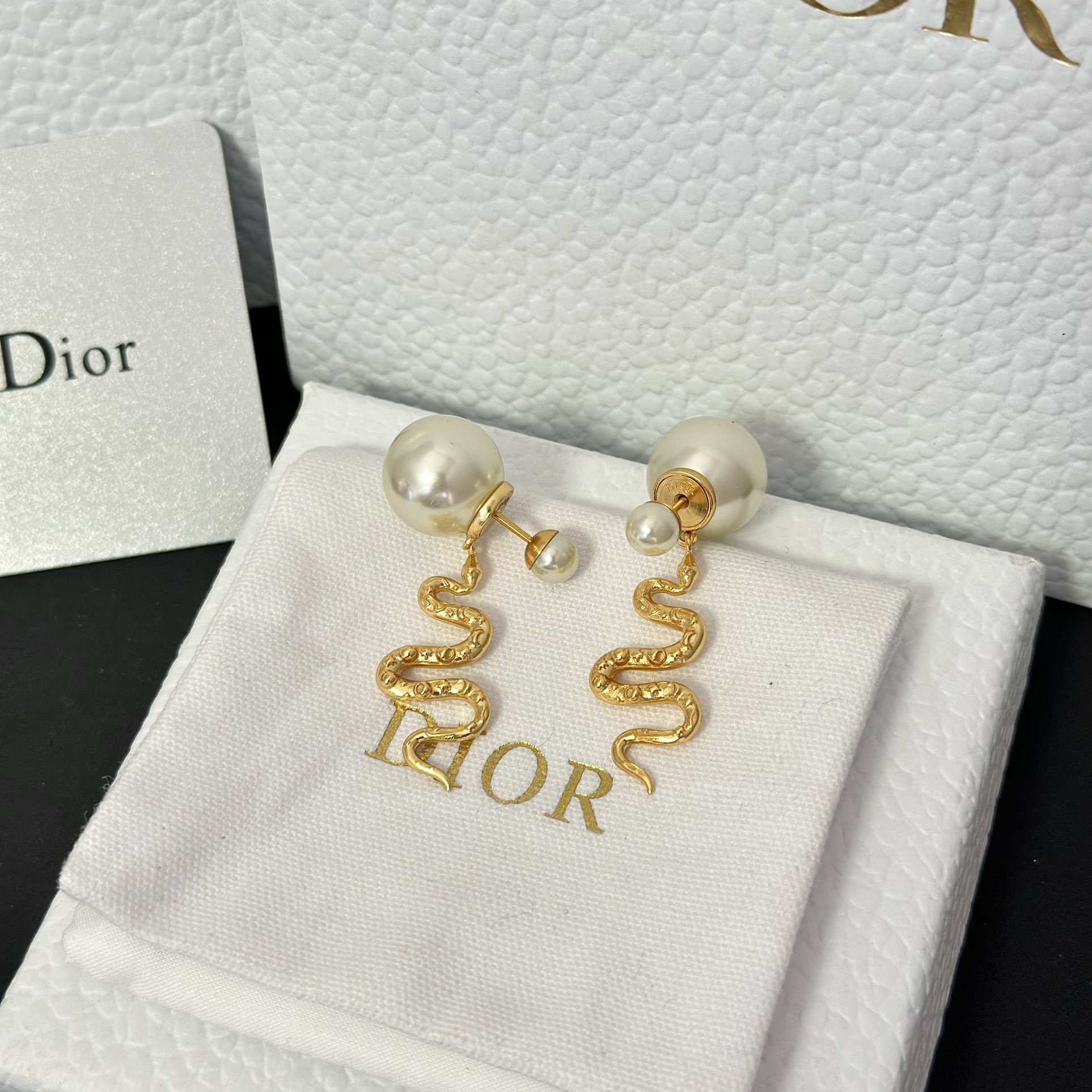 2025 Dior Dragon Pearl Earrings - Best Replica Jewelry™