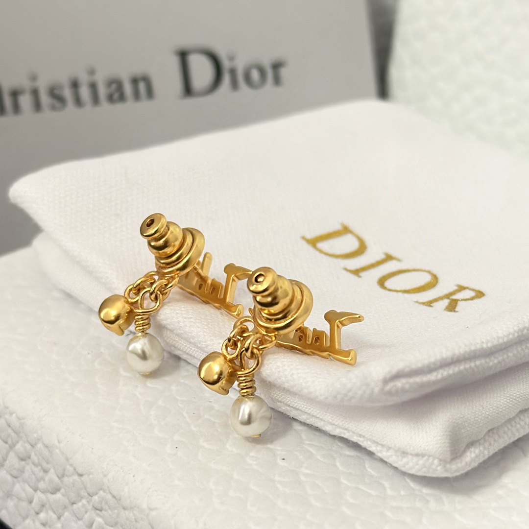 Jadior Stud Pearl Earrings - Best Replica Jewelry™