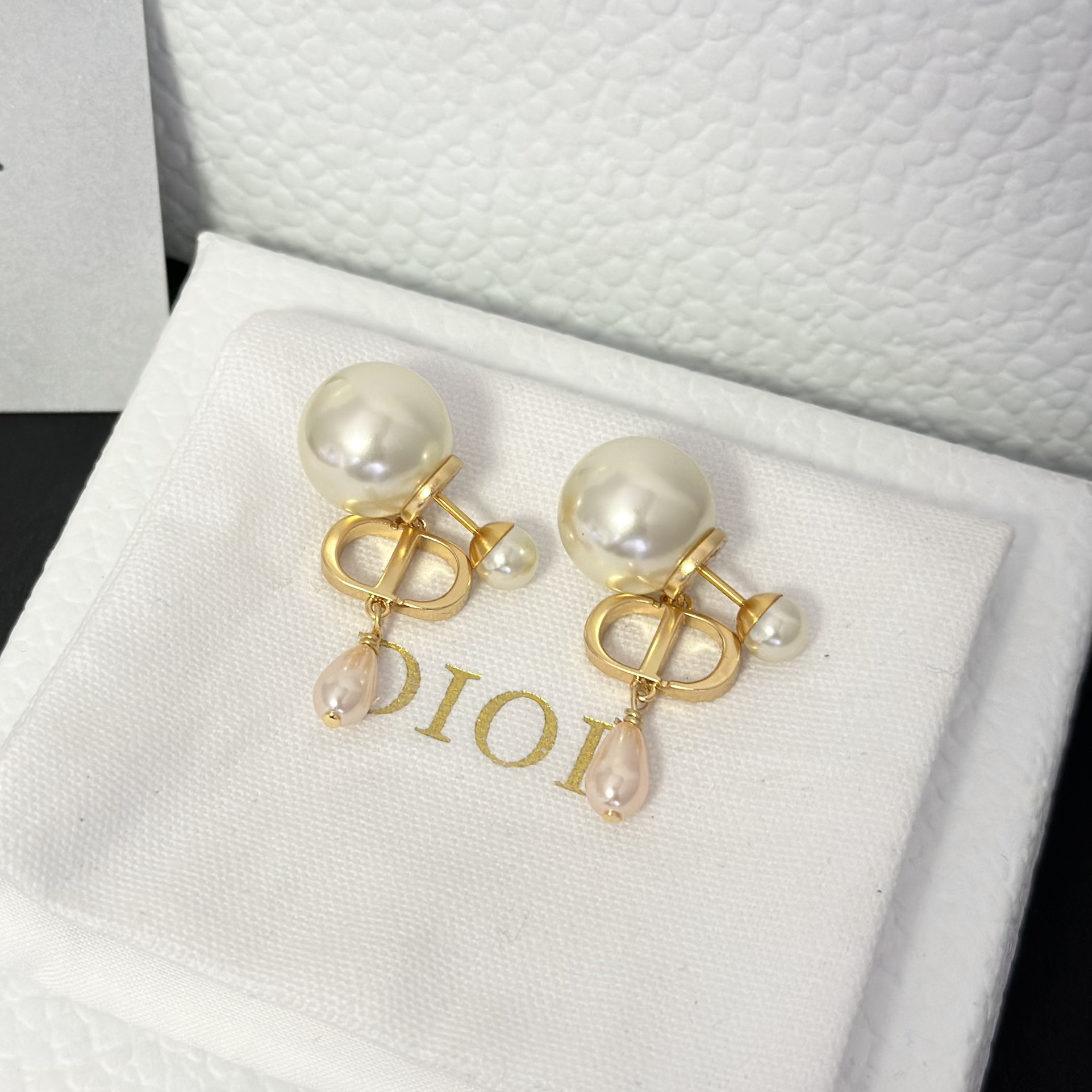 Dior Teardrop Pearl Earrings - Best Replica Jewelry™