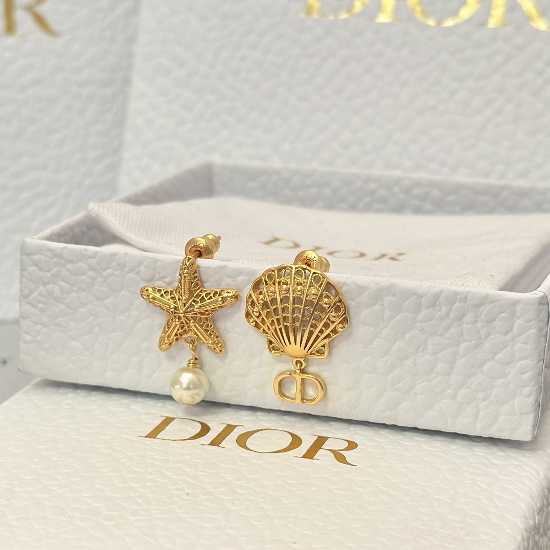 Dior Asymmetric Starfish and Shell Pearl Earrings - Best Replica Jewelry™