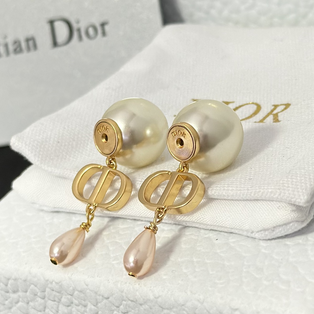 Dior Teardrop Pearl Earrings - Best Replica Jewelry™