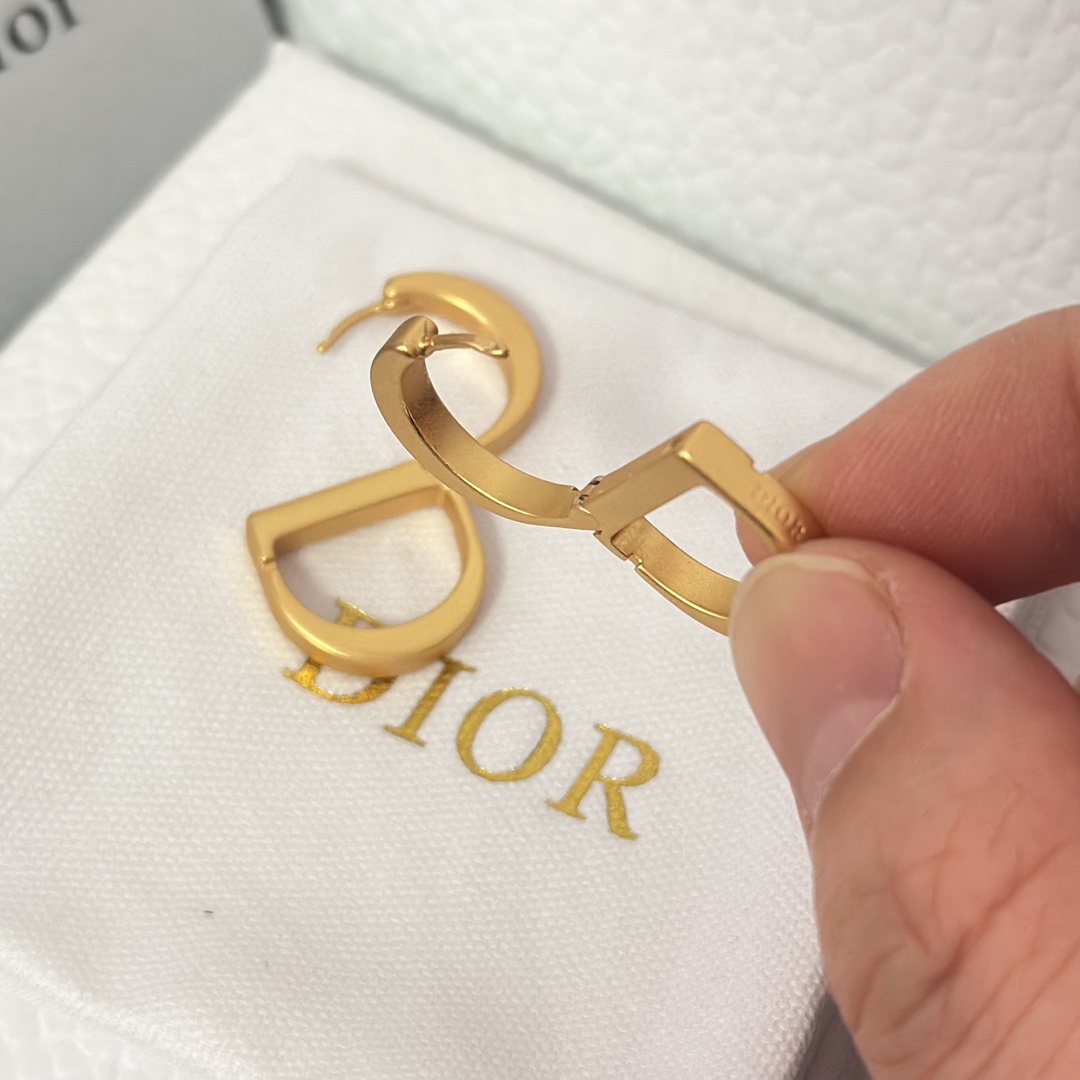 Dior Minimalistic CD Stud Earrings - Best Replica Jewelry™