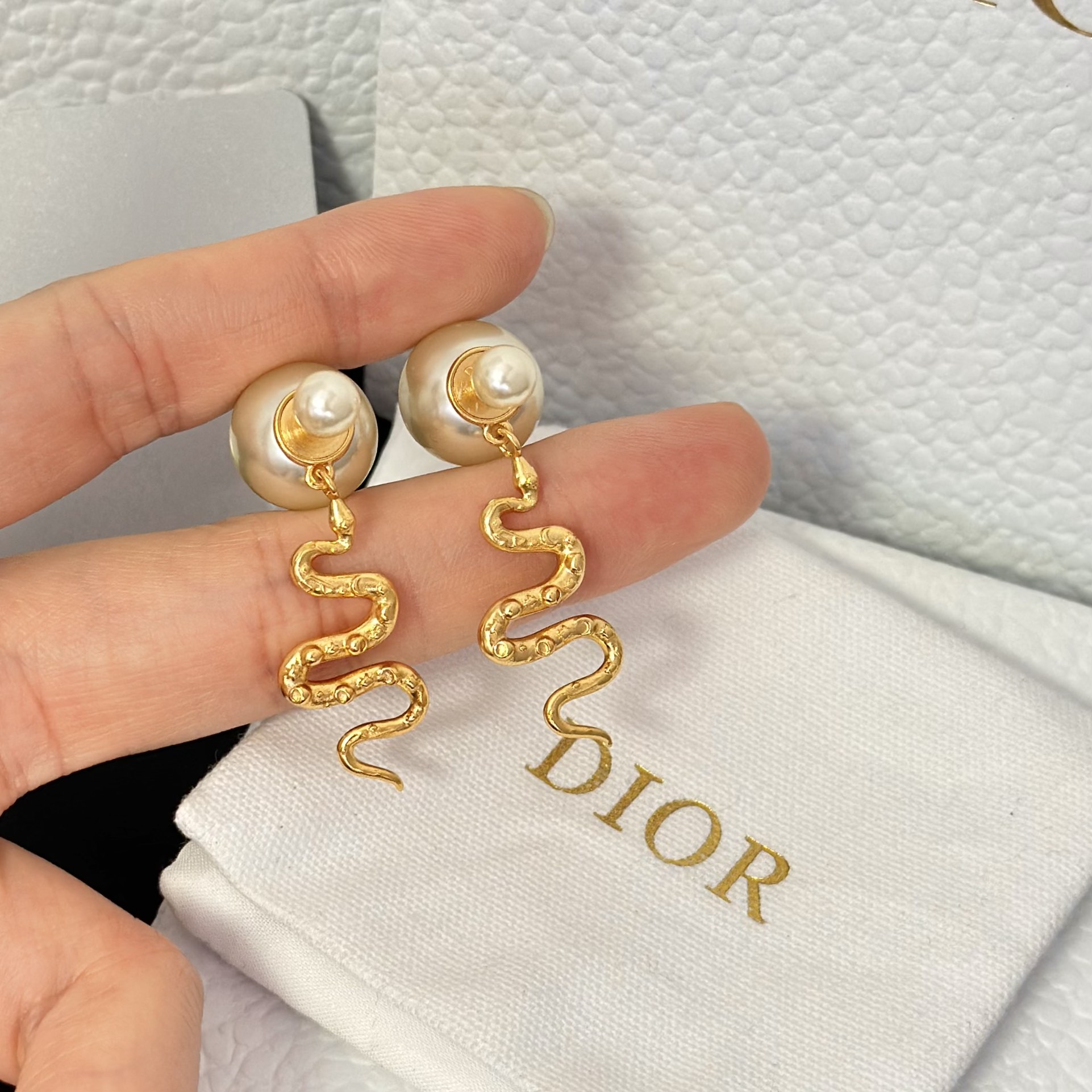 2025 Dior Dragon Pearl Earrings - Best Replica Jewelry™