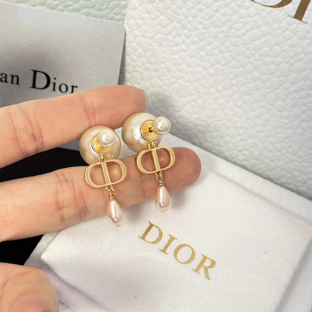 Dior Teardrop Pearl Earrings - Best Replica Jewelry™