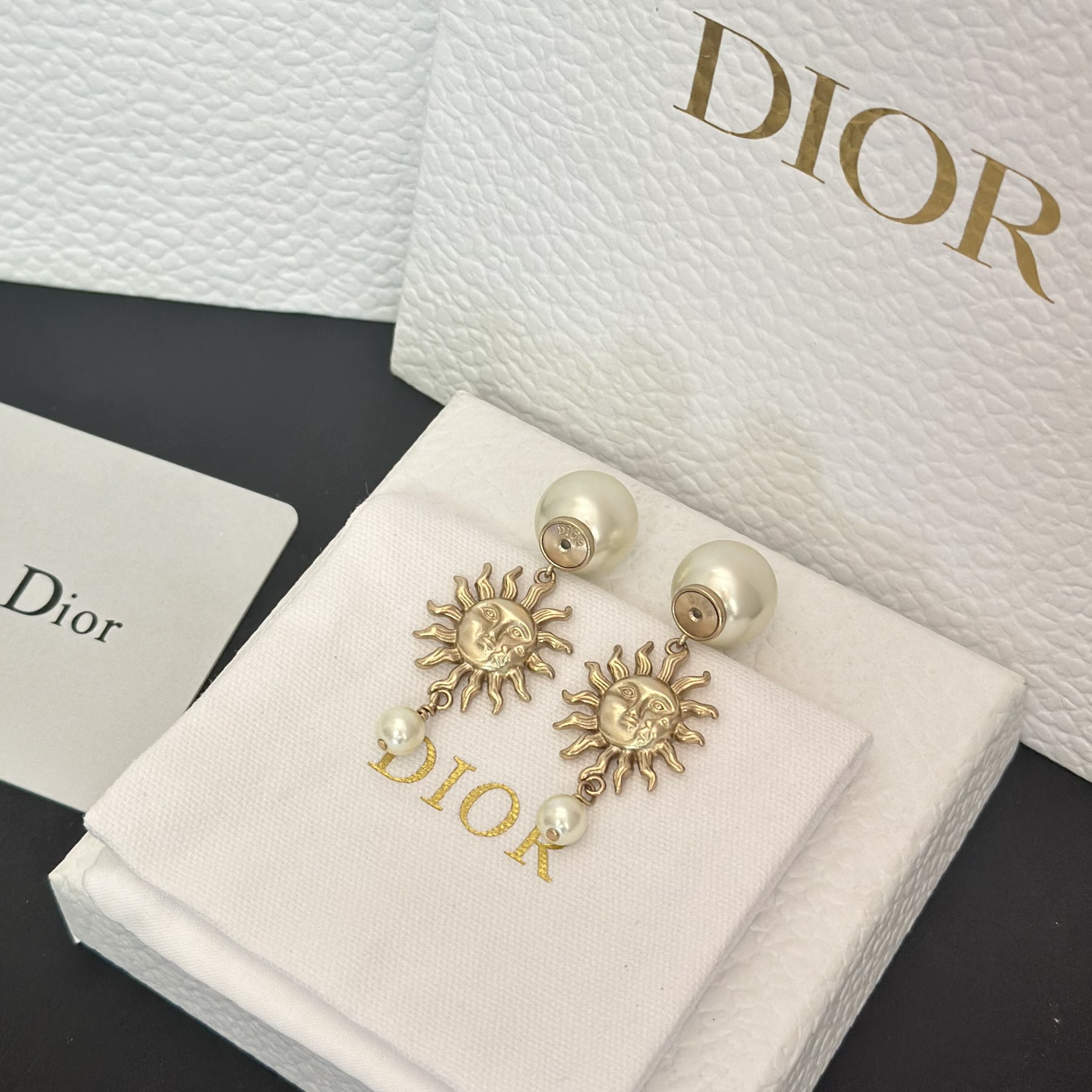 Dior Sun Face Pearl Earrings - Best Replica Jewelry™