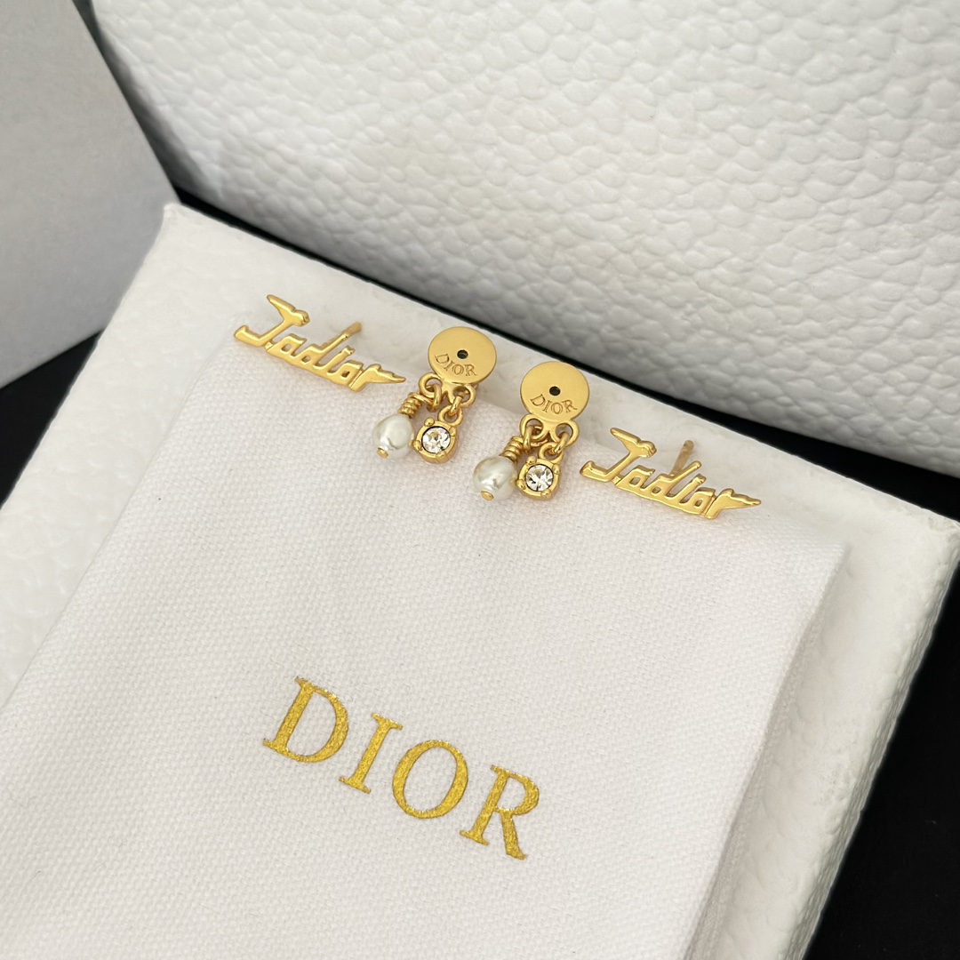 Jadior Stud Pearl Earrings - Best Replica Jewelry™