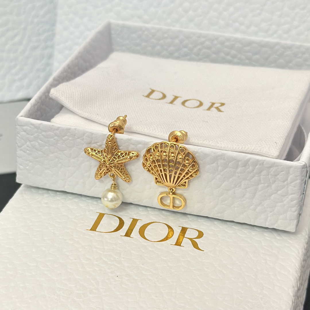 Dior Asymmetric Starfish and Shell Pearl Earrings - Best Replica Jewelry™