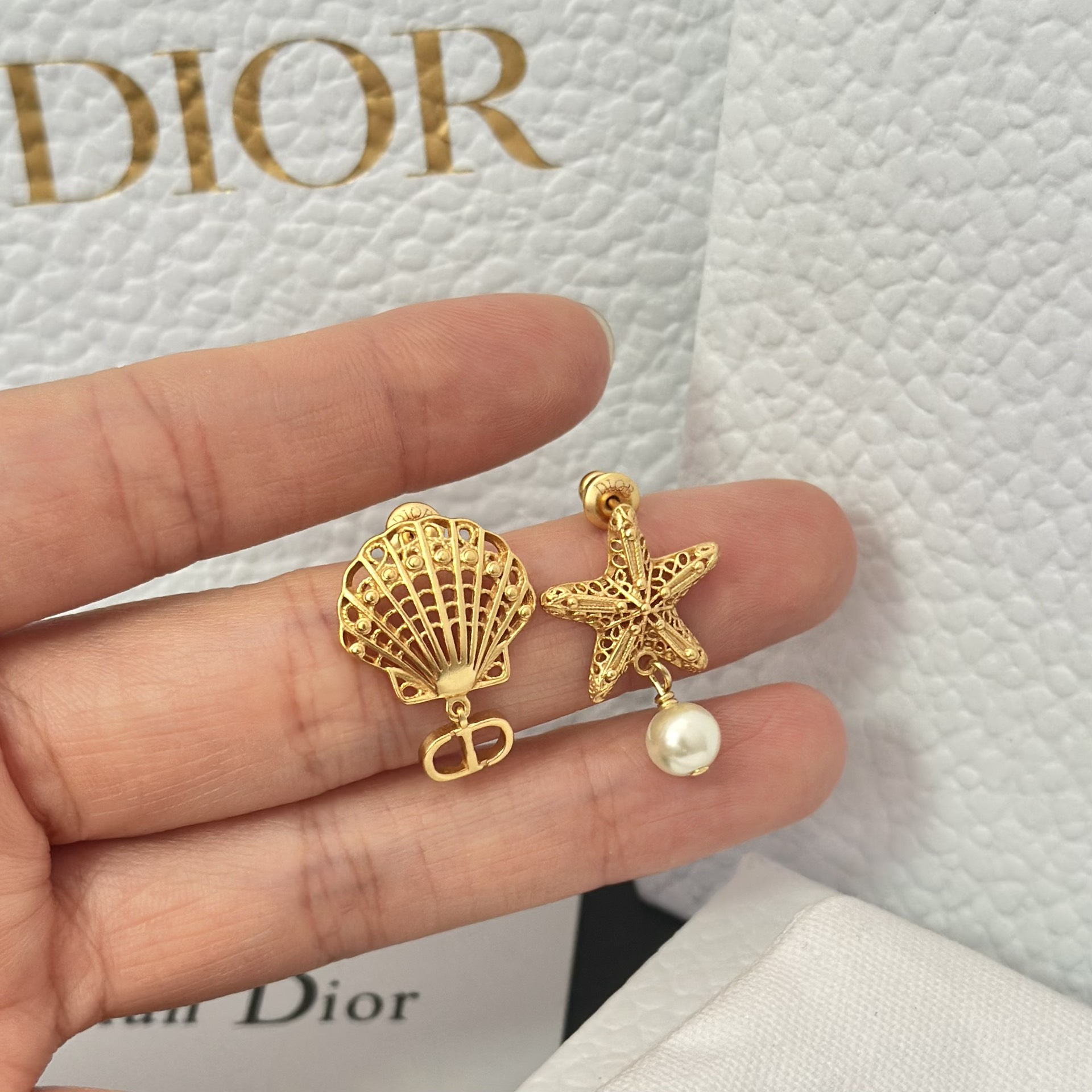 Dior Asymmetric Starfish and Shell Pearl Earrings - Best Replica Jewelry™