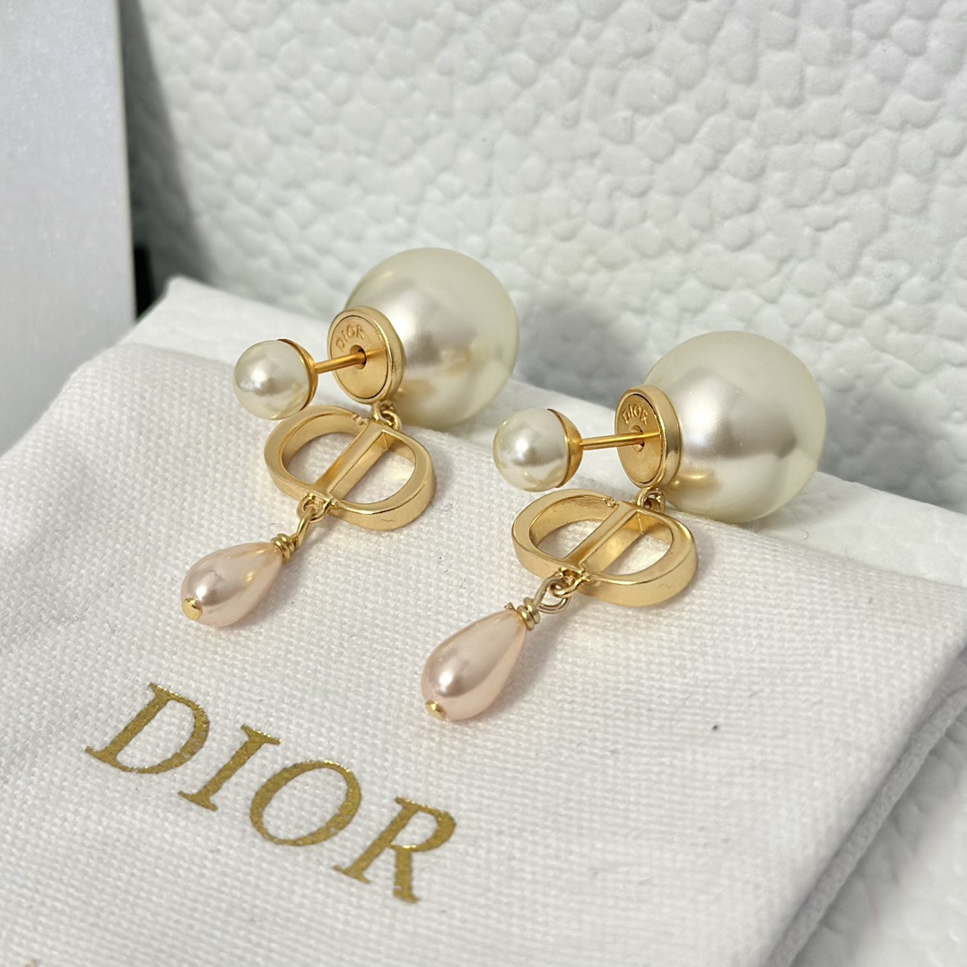 Dior Teardrop Pearl Earrings - Best Replica Jewelry™