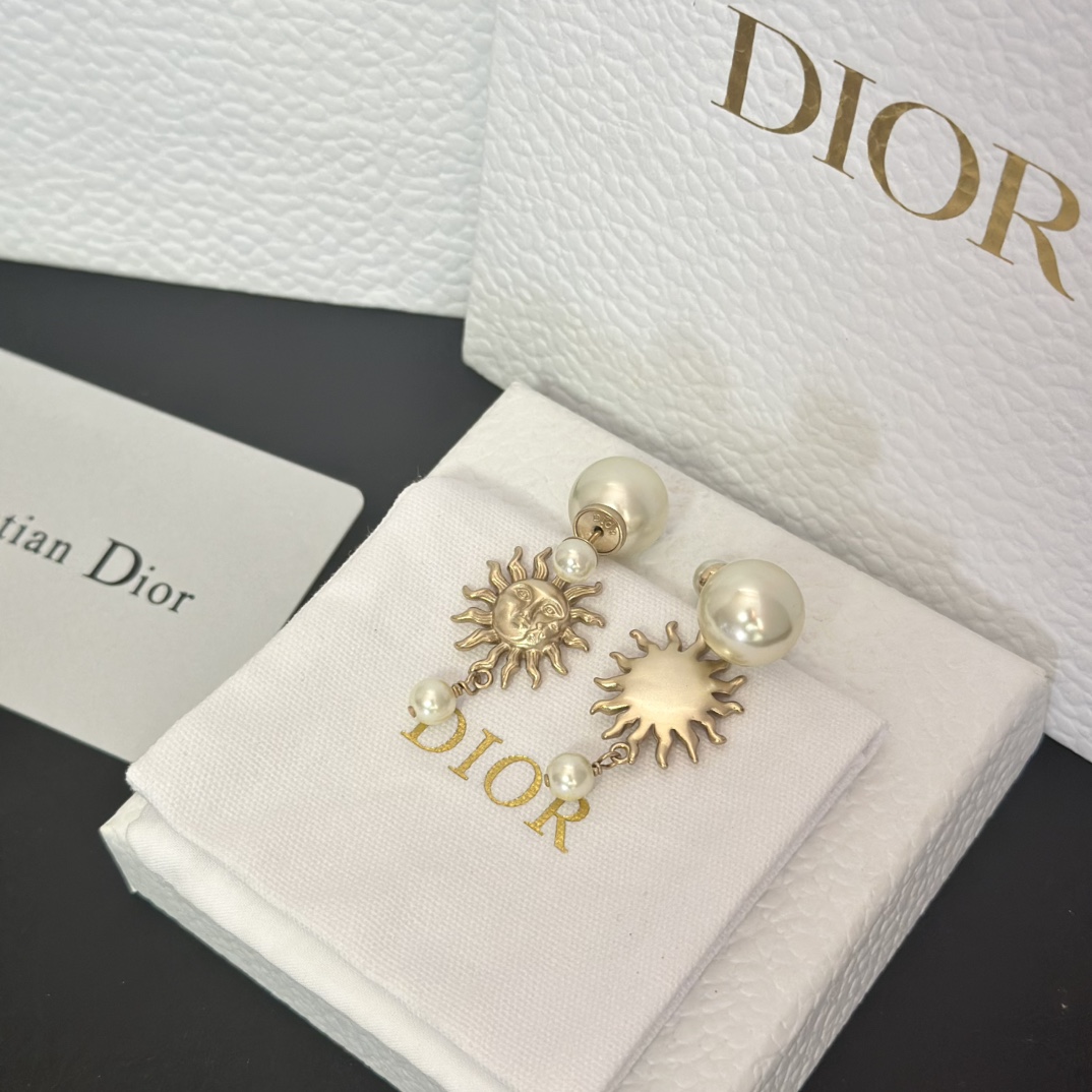 Dior Sun Face Pearl Earrings - Best Replica Jewelry™