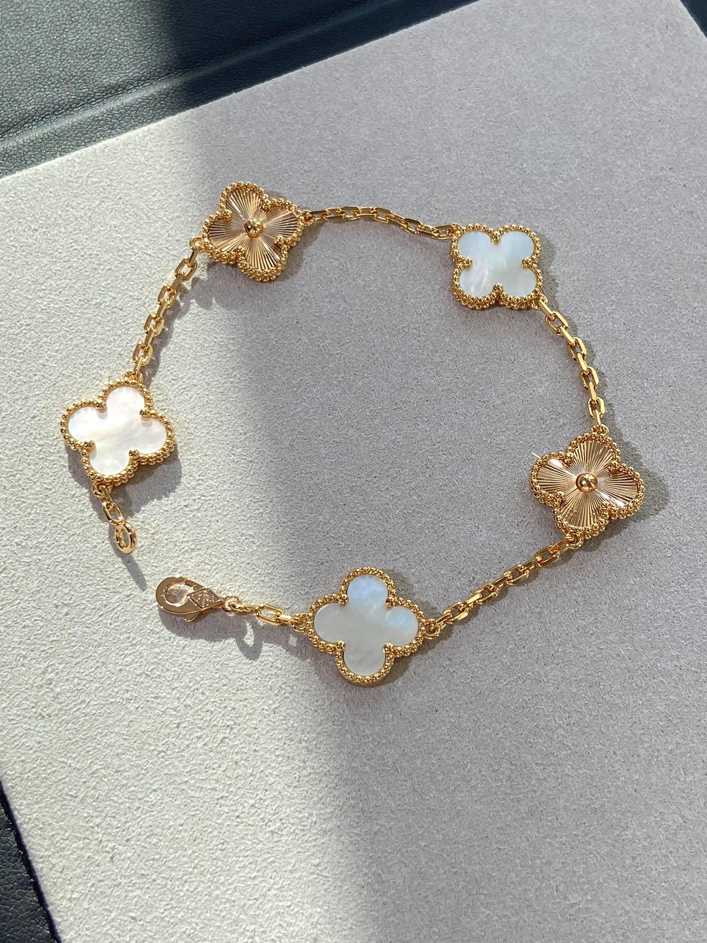 VCA Vintage Alhambra White and Gold Bracelet 5 Motifs - Best Replica Jewelry™