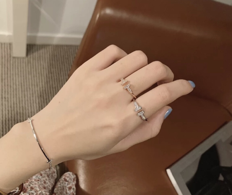 Tiffany No Diamond Smooth T Bracelet - Best Replica Jewelry™