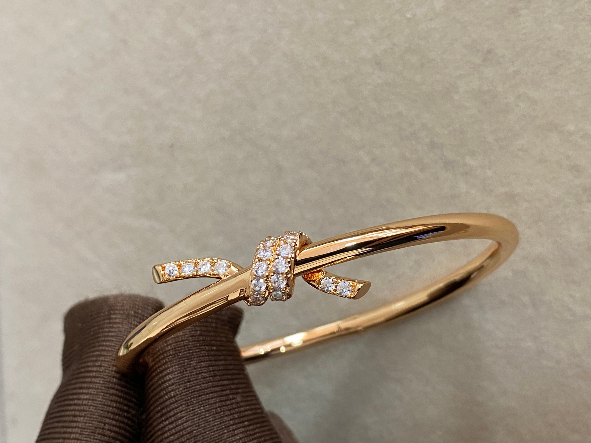 Tiffany Paved Diamond Knot Bangle Bracelet - Best Replica Jewelry™