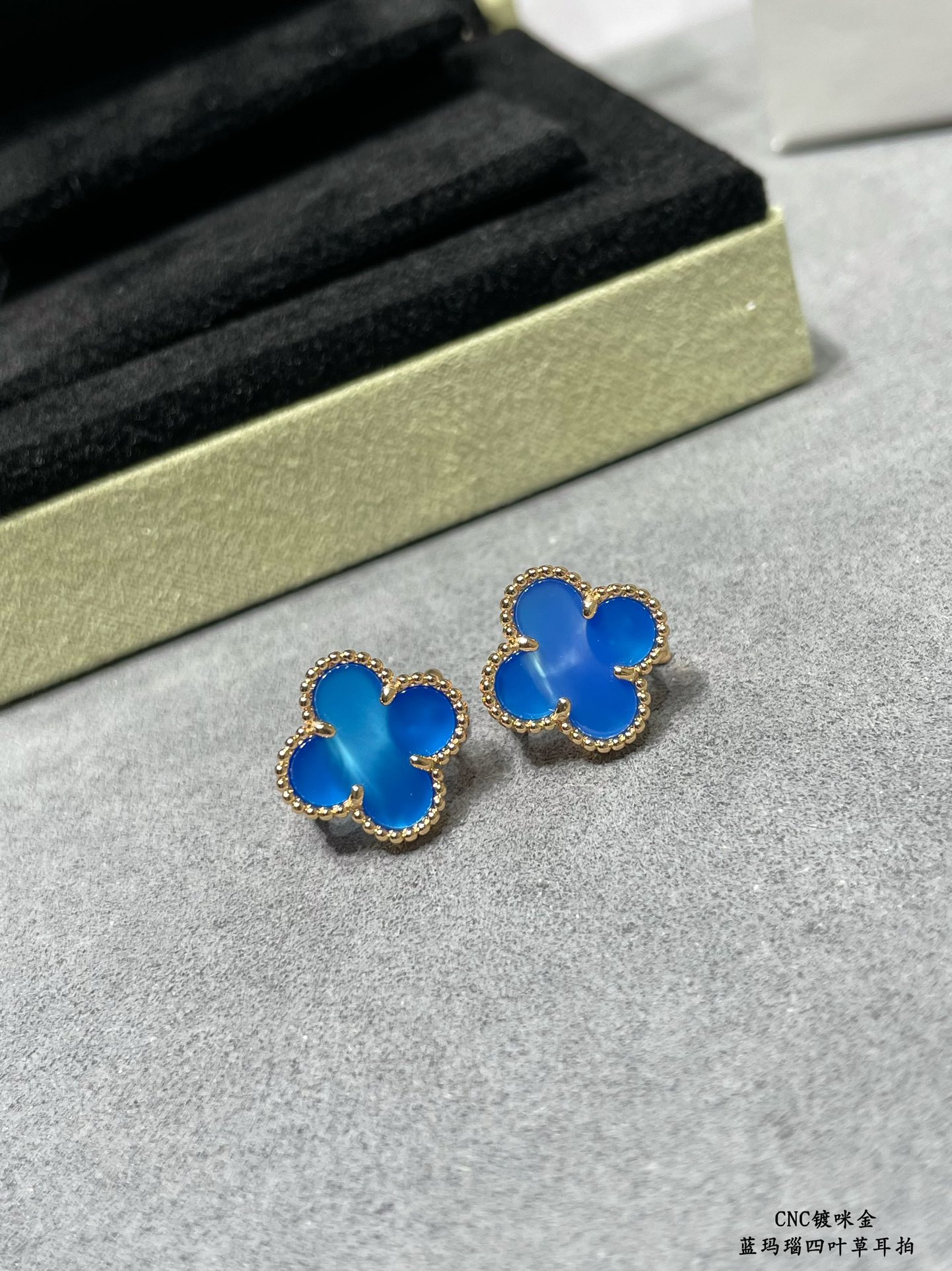 VCA Blue Carnelian Clover Earrings - Best Replica Jewelry™