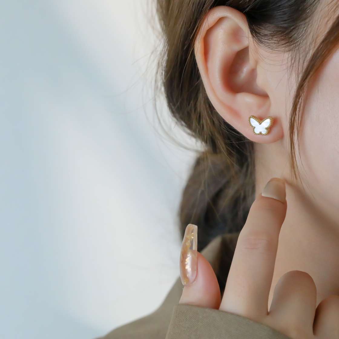 VCA Mini White Butterfly Stud Earrings - Best Replica Jewelry™