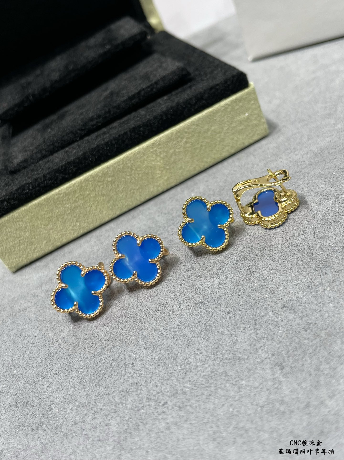 VCA Blue Carnelian Clover Earrings - Best Replica Jewelry™