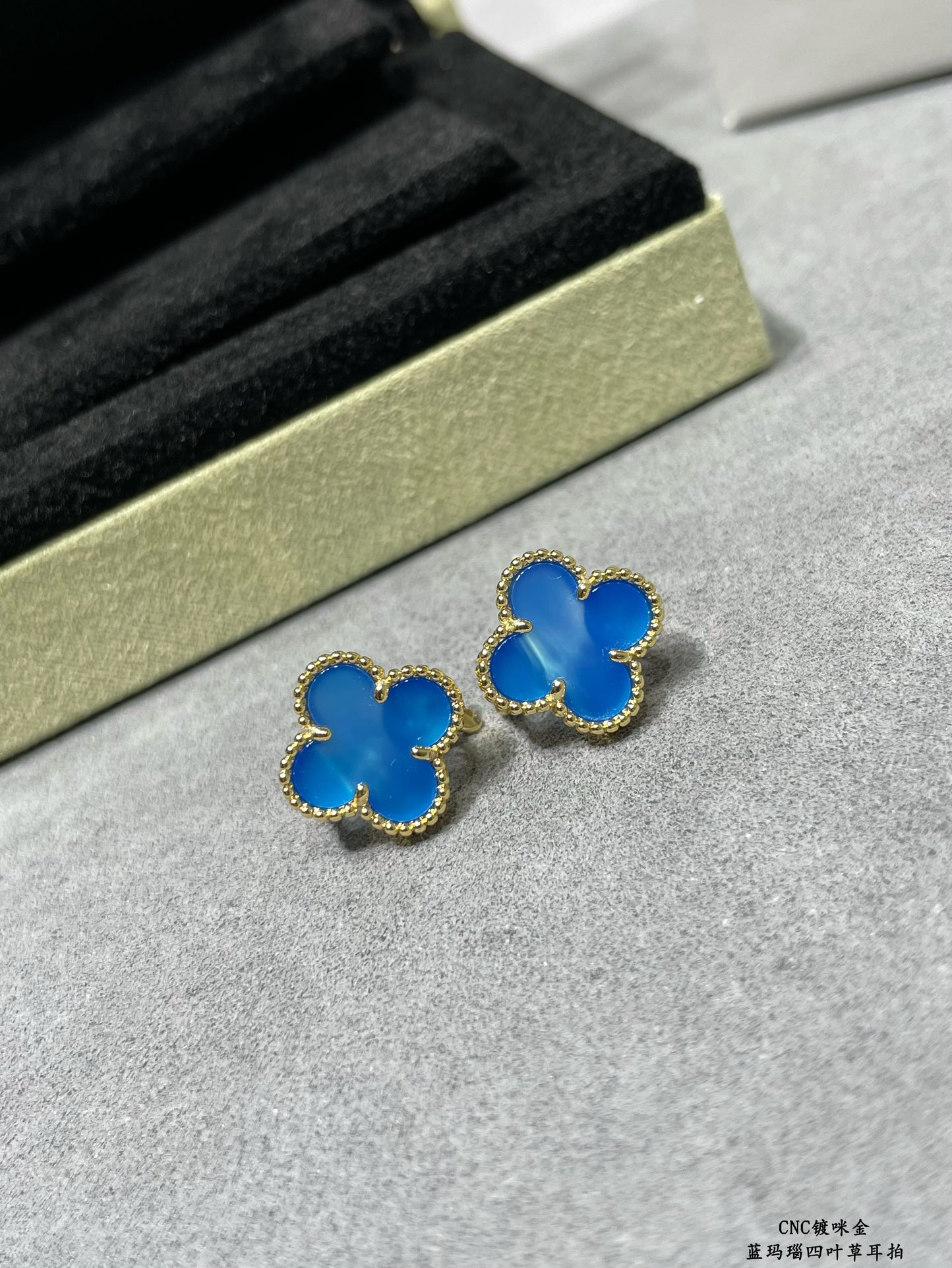 VCA Blue Carnelian Clover Earrings - Best Replica Jewelry™