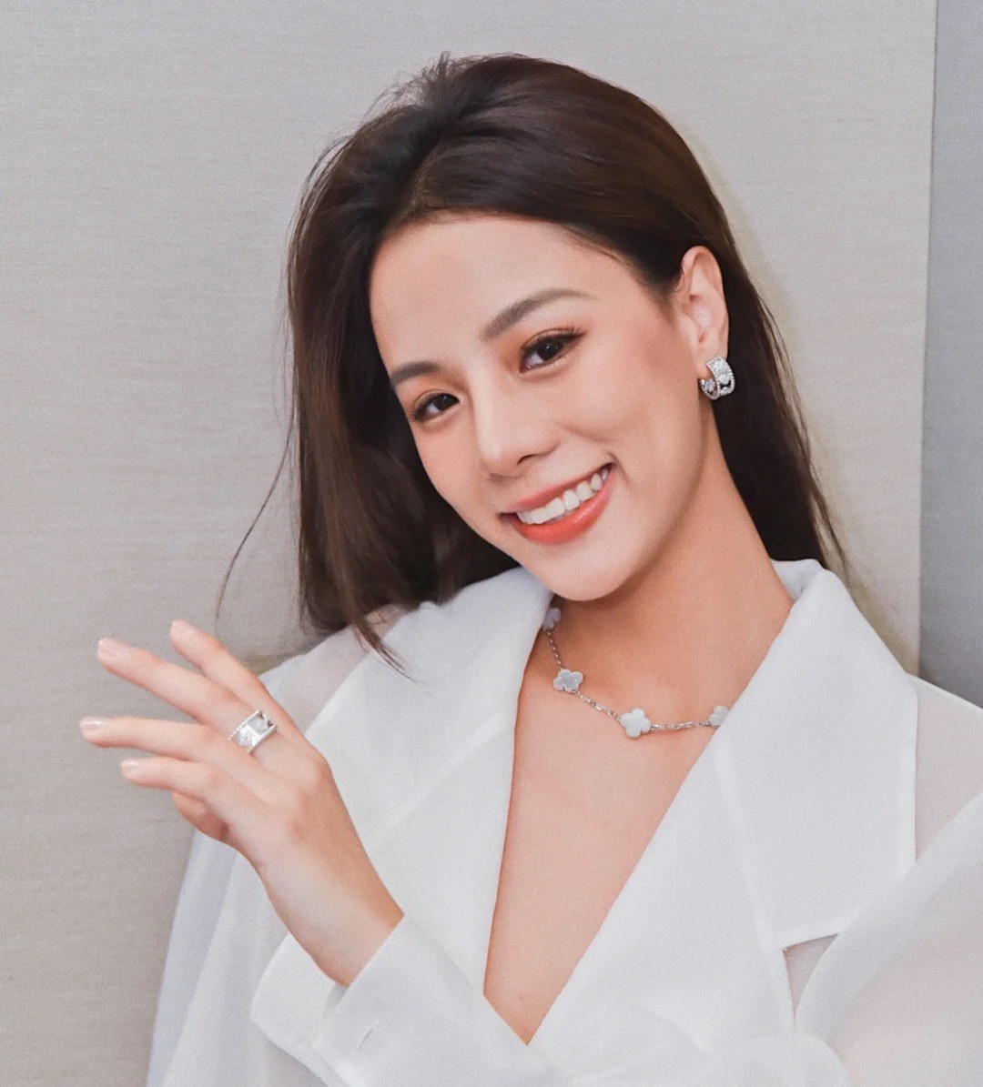 VCA Perlee Clovers Hoop Earrings - Best Replica Jewelry™