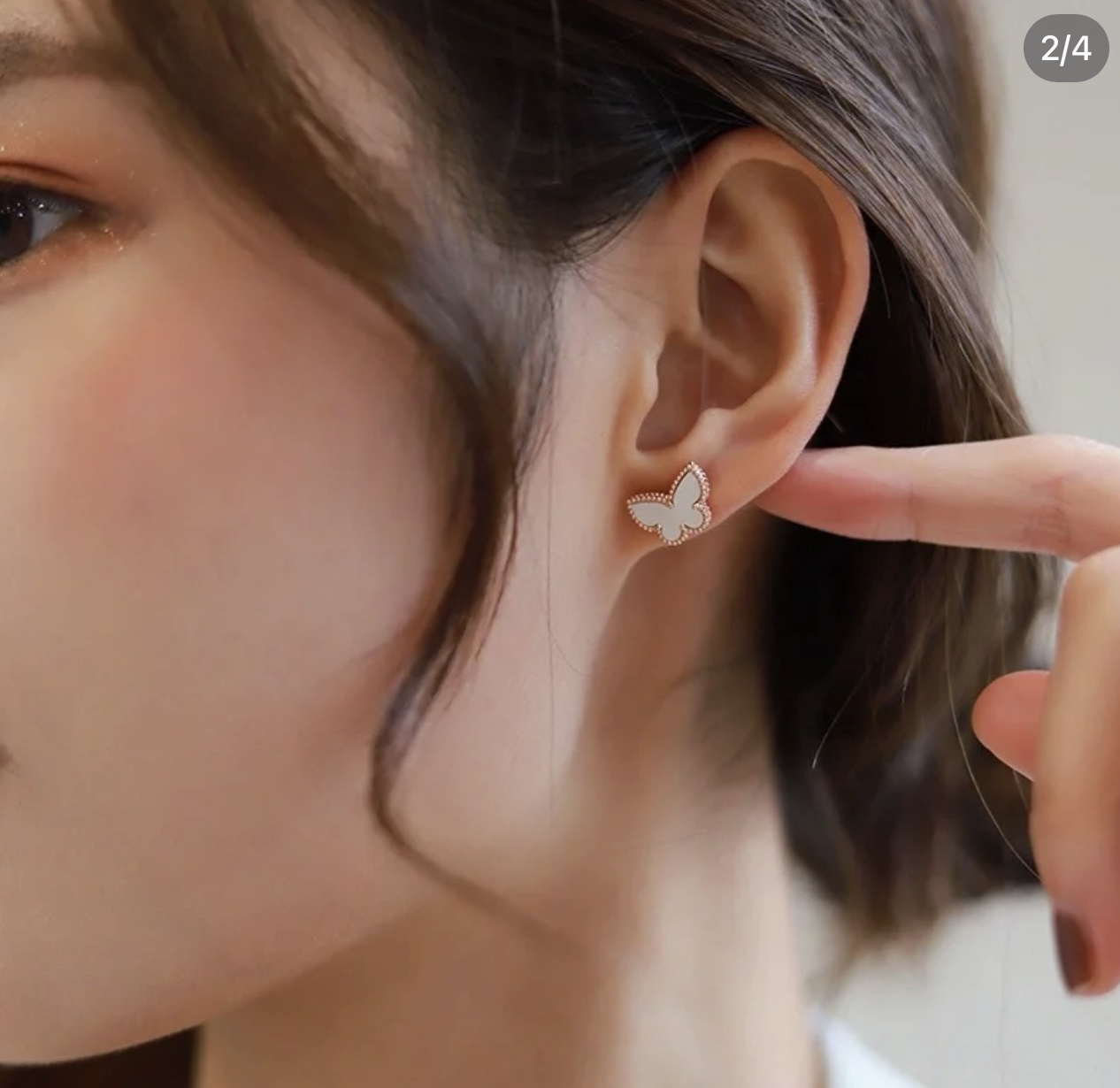 VCA Mini White Butterfly Stud Earrings - Best Replica Jewelry™