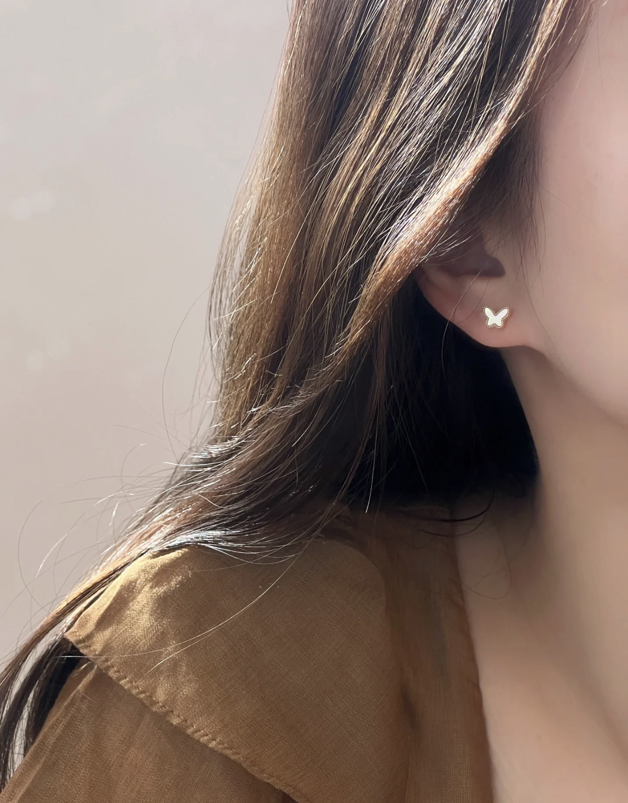 VCA Mini White Butterfly Stud Earrings - Best Replica Jewelry™