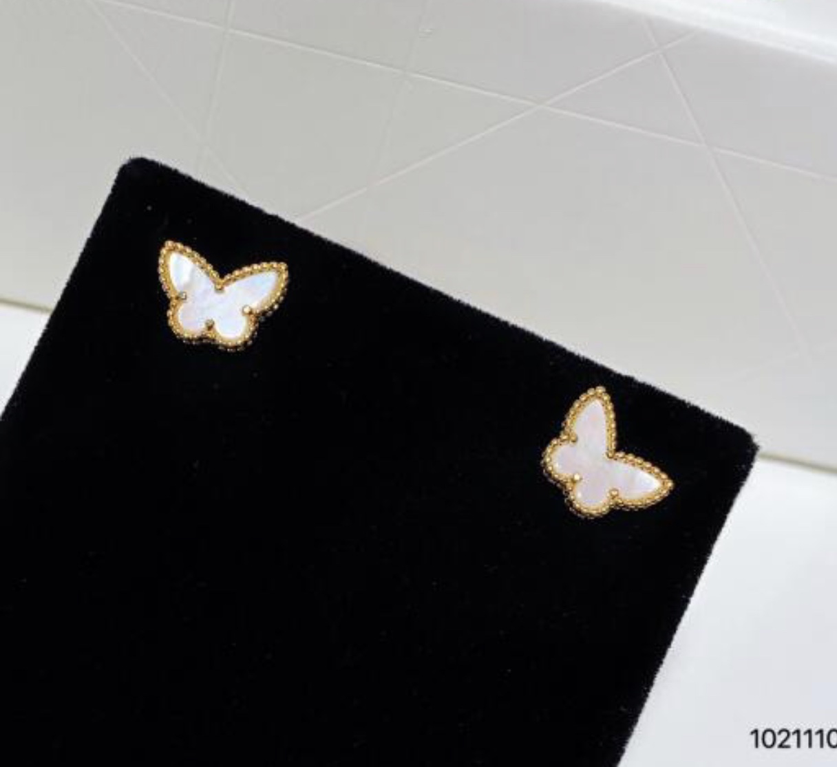 VCA Mini White Butterfly Stud Earrings - Best Replica Jewelry™